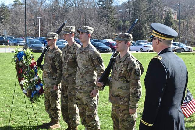6722934_web1_gtr-UPGWreathCeremony2022-110223