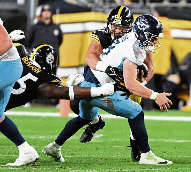 6729426_web1_ptr-SteelersTitans04-110323