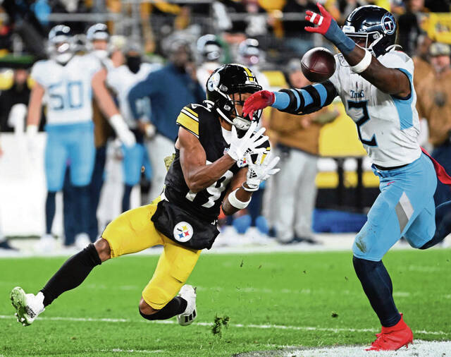6729426_web1_ptr-SteelersTitans06-110323