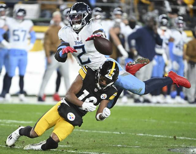 6729426_web1_ptr-SteelersTitans07-110323