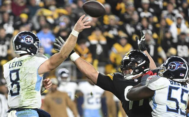 6729426_web1_ptr-SteelersTitans18-110323