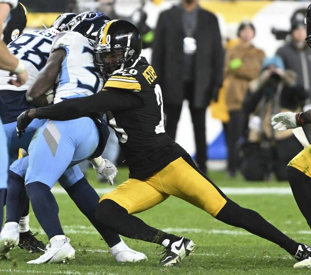6729426_web1_ptr-SteelersTitans24-110323