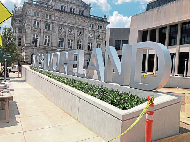 6733606_web1_gtr-CourthouseSquareOpens1-081023