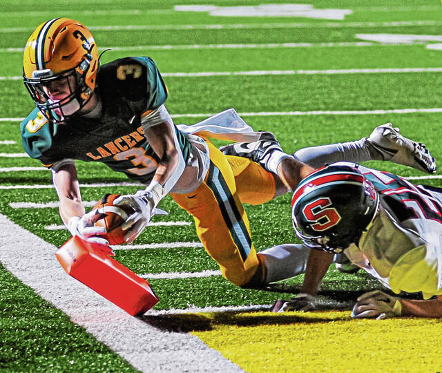 Deer Lakes routs Southmoreland for 1st playoff victory in school history