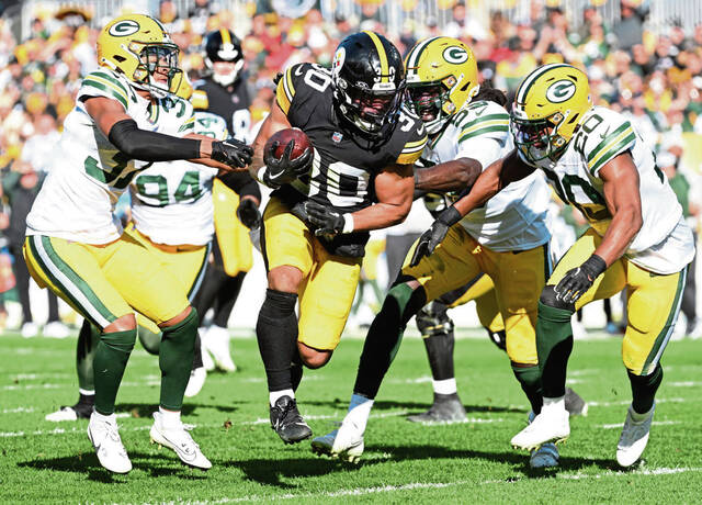 6762473_web1_ptr-SteelersPackers03-111323