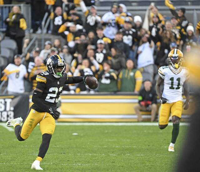 6762473_web1_ptr-SteelersPackers06-111323