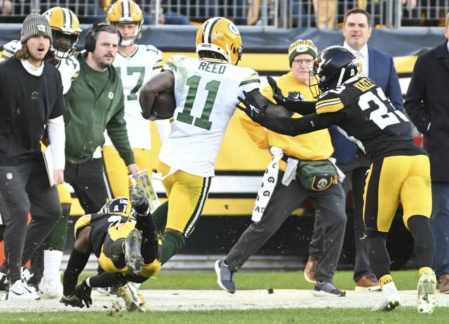 6762473_web1_ptr-SteelersPackers12-111323