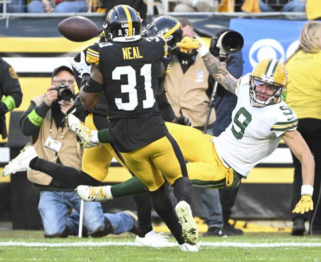 6762473_web1_ptr-SteelersPackers18-111323