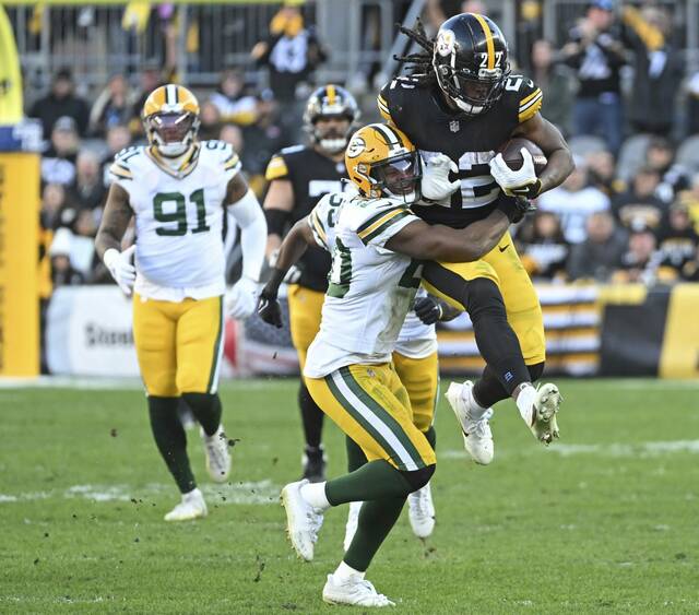 6762473_web1_ptr-SteelersPackers21-111323