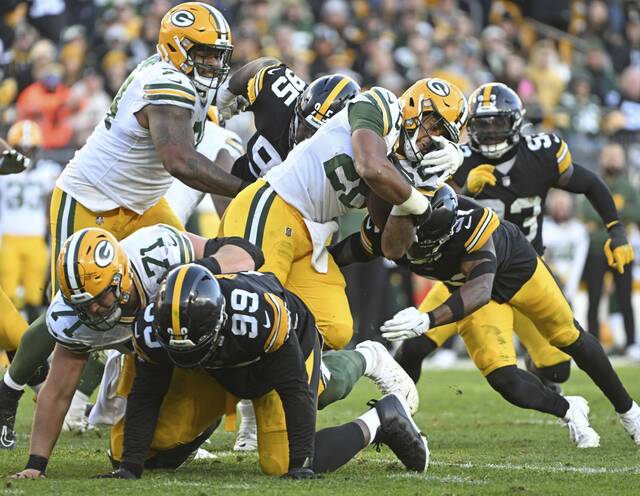 6762473_web1_ptr-SteelersPackers25-111323