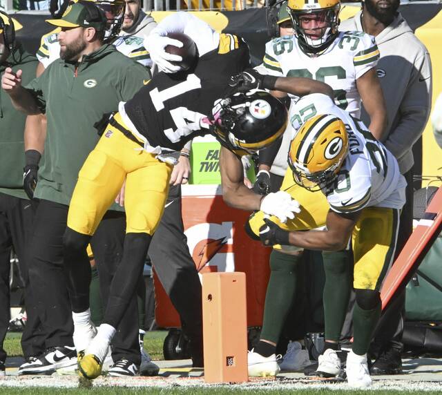 6762473_web1_ptr-SteelersPackers30-111323