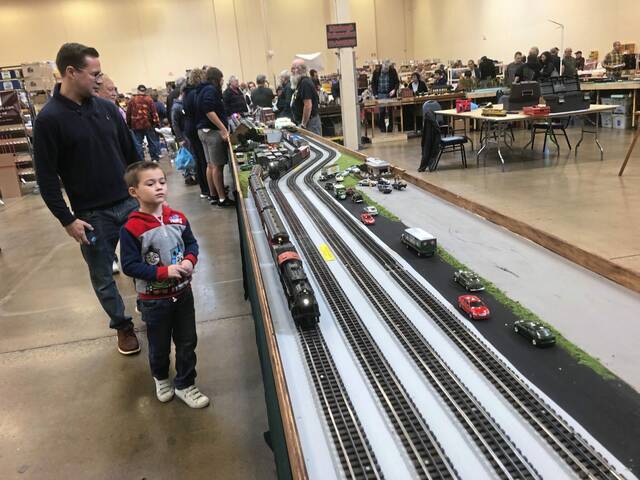 6762750_web1_TE-TrainShow2-112323