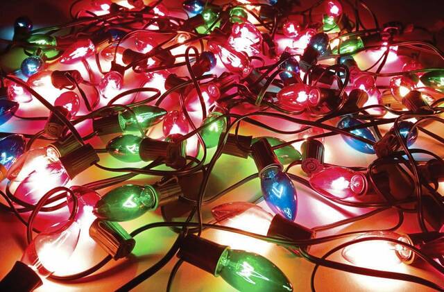 6775280_web1_Christmas-light-strings