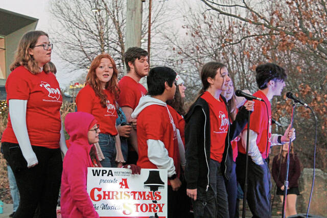 6776040_web1_gtr-gbgxmasparade-111923--2-