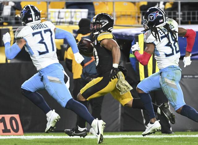 6780000_web1_ptr-SteelersTitans27-110323