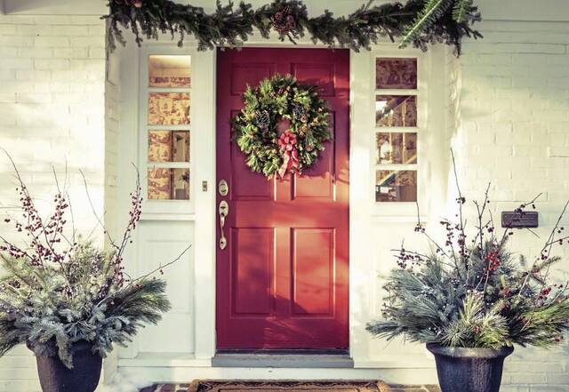 6780985_web1_Christmas-greens