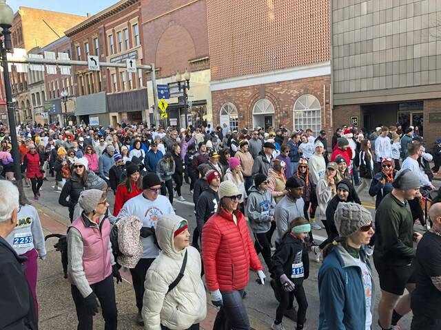 6787172_web1_gtr-turkeytrot12-112423
