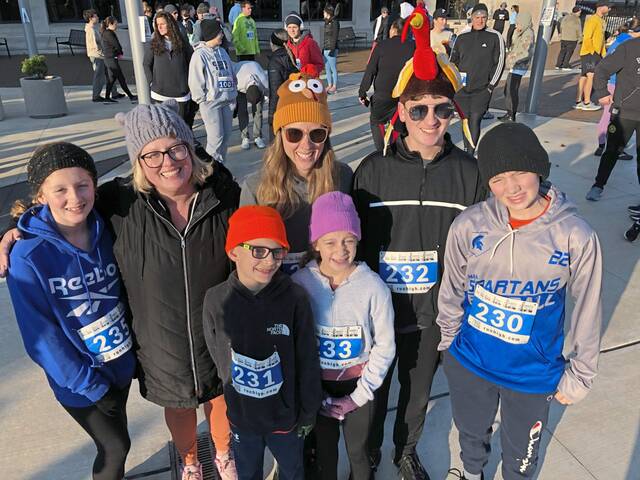 6787172_web1_gtr-turkeytrot2-112423