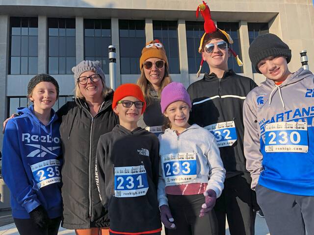 6787172_web1_gtr-turkeytrot3-112423