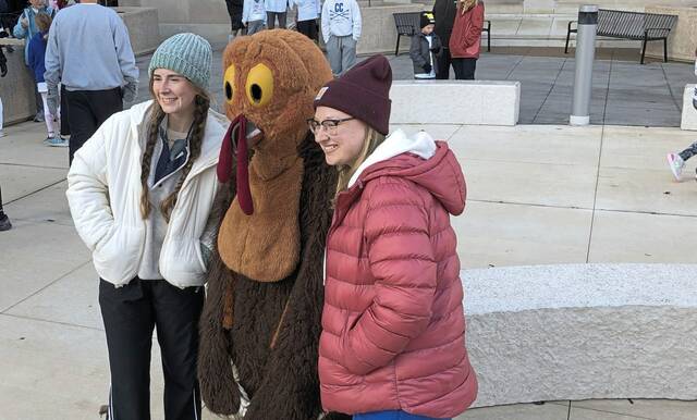 6787172_web1_gtr-turkeytrot4-112423