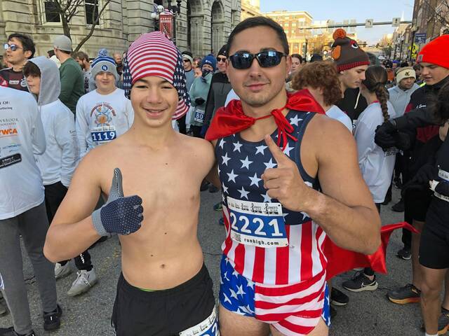 6787172_web1_gtr-turkeytrot8-112423