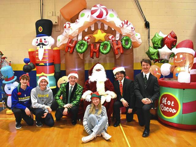 6790331_web1_hj-holidayextravaganza-113023-7