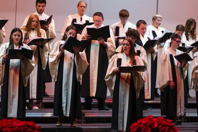6790441_web1_vnd-lo-choralfest3-120122