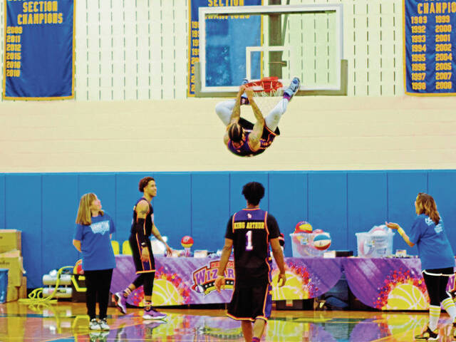 6796631_web1_hj-harlemwizards-121522-3