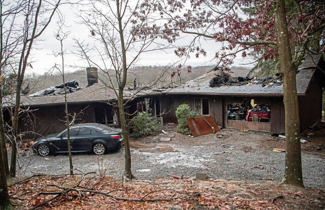 6815334_web1_gtr-HouseFire1