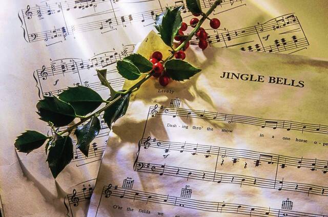 6821571_web1_Christmas-music