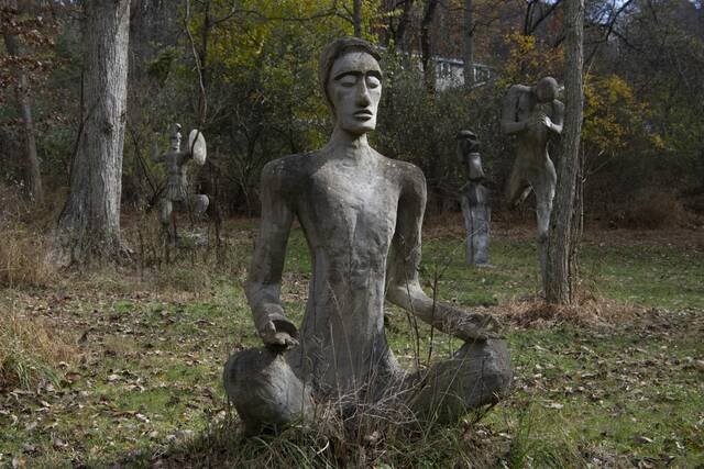 6780733_web1_gtr-PTSculptures9-111223