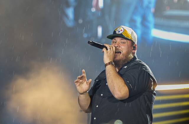 6800353_web1_gtr-lukecombs9-043023