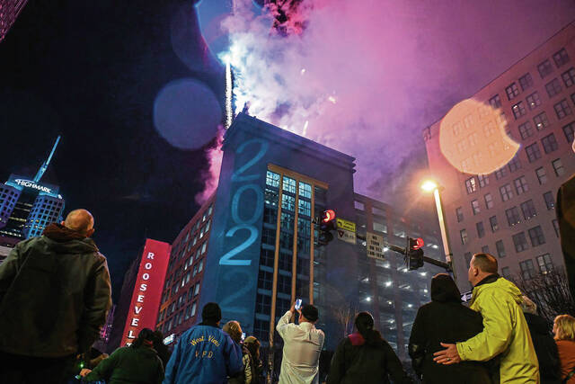 6815586_web1_ptr-FirstNight002-010123