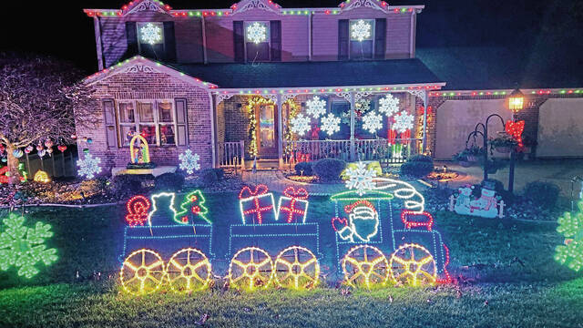6818068_web1_gtr-XmasDecorations5-113023