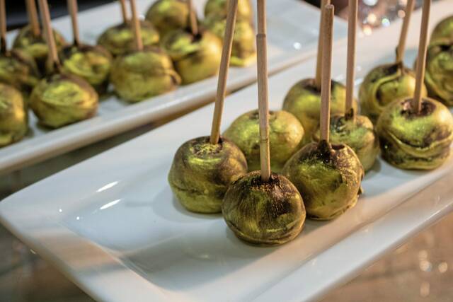 6820522_web1_PTR-Tastebuds-CakePops
