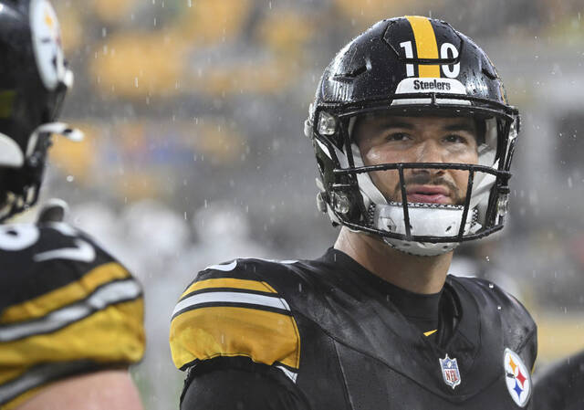 6829069_web1_ptr-SteelersCards22Web-120423