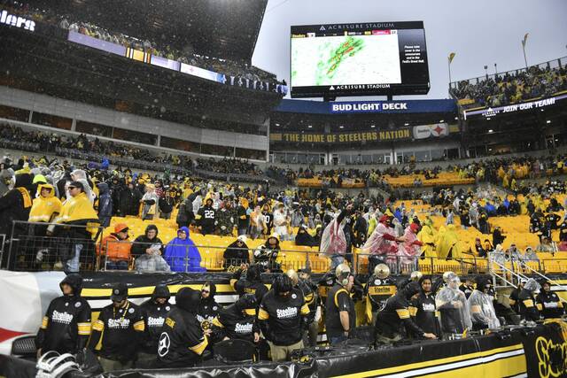 6829417_web1_ptr-SteelersCards26-120423