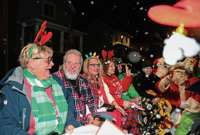 6830053_web1_vnd-caroling004-120923