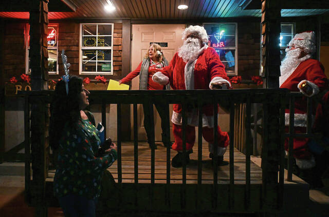 6830053_web1_vnd-caroling012-120923