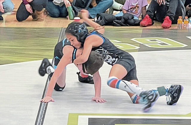 6831476_web1_vep-Valleyyouthwrestling1-121023