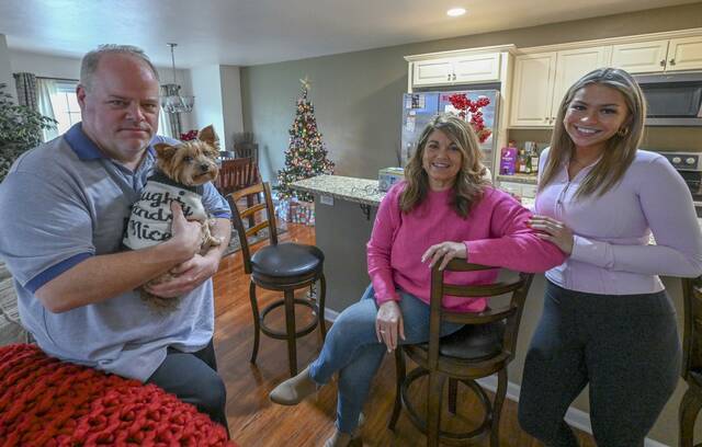 6839547_web1_vnd-rusticridgexmas10-121823