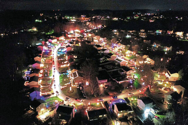 6847071_web1_gtr-DelmontLights2-121420