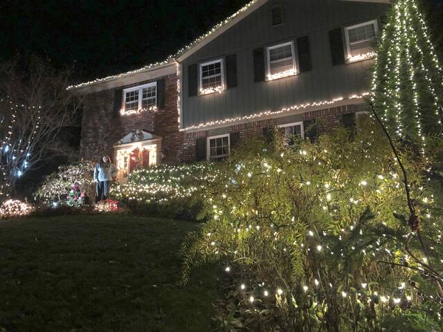 6847071_web1_gtr-monticellolights3-113021