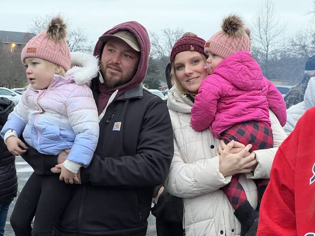 6852704_web1_Jarod-and-Amber-Walchesky-with-daughters-Maylee-3-and-Braelynn-1