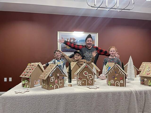 6862150_web1_cardboardgingerbread2