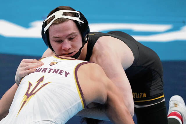 Lee defeats Megaludis to win Senior National Freestyle title