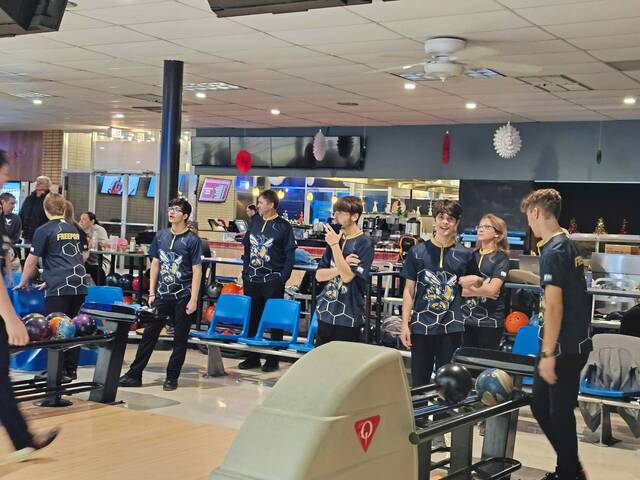 Freeport bowlers off to strong start in quest to return to state tournament