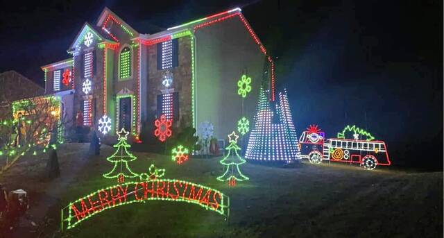 6879846_web1_gtr-XmasDecorations6-122023