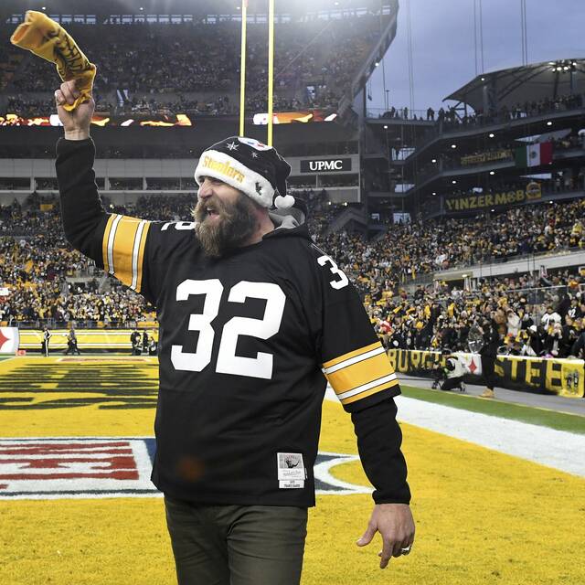 6891084_web1_ptr-SteelersBengals20-122423