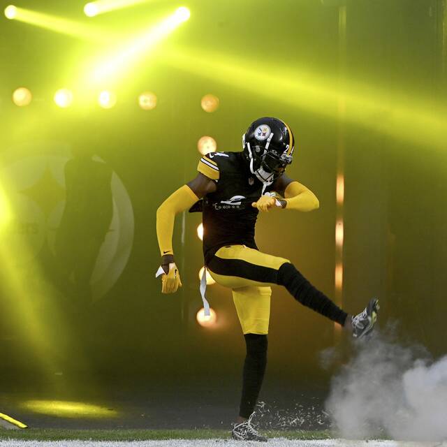6891084_web1_ptr-SteelersBengals22-122423